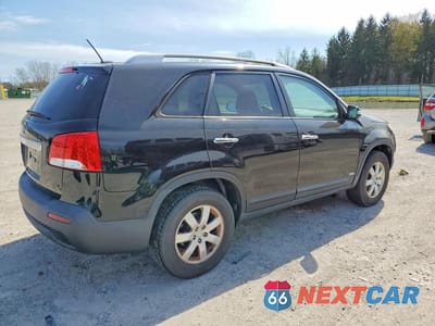 Trzecie zdjęcie samochodu z tyłu: 2011 KIA SORENTO LX VIN:5XYKTDA19BG058894 - miniatura