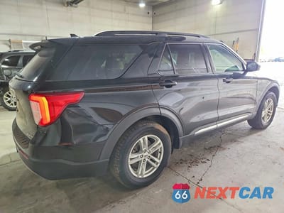 Trzecie zdjęcie samochodu z tyłu: 2021 FORD EXPLORER XLT VIN:1FMSK8DHXMGB42401 - miniatura