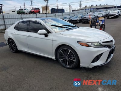 Czwarte zdjęcie samochodu z boku: 2018 TOYOTA CAMRY XSE V6 VIN:4T1BZ1HK9JU008887 - miniatura