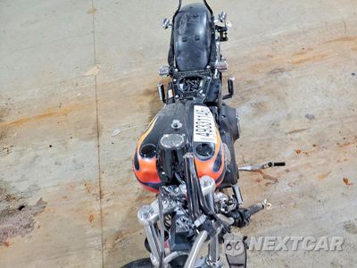 Piąte zdjęcie samochodu w środku: 2017 HARLEY-DAVIDSON FXDWG DYNA WIDE GLIDE VIN:1HD1GPM19HC317134 - miniatura