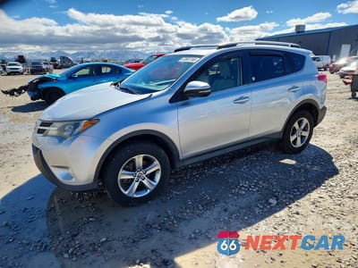 2015 TOYOTA RAV4 XLE JTMRFREV7FJ033885 - główne zdjęcie licytacji z USA - miniatura