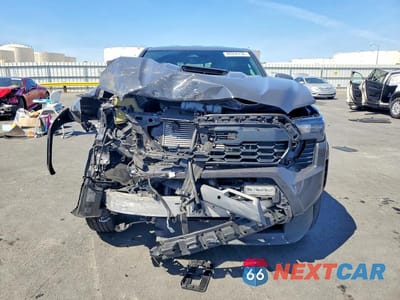Piąte zdjęcie samochodu w środku: 2024 TOYOTA TACOMA TRD SPORT VIN:3TMLB5JNXRM037405 - miniatura