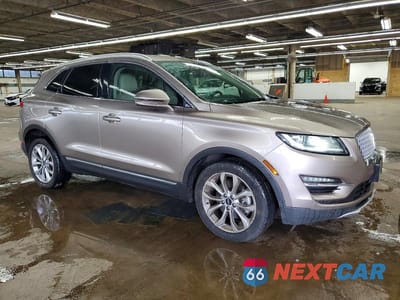 Czwarte zdjęcie samochodu z boku: 2019 LINCOLN MKC SELECT VIN:5LMCJ2C96KUL39799 - miniatura