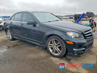 Czwarte zdjęcie samochodu z boku: 2014 MERCEDES-BENZ C 250 VIN:WDDGF4HB4ER313510 - miniatura