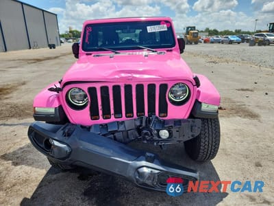 Piąte zdjęcie samochodu w środku: 2022 JEEP WRANGLER UNLIMITED SAHARA VIN:1C4HJXEG5NW221905 - miniatura