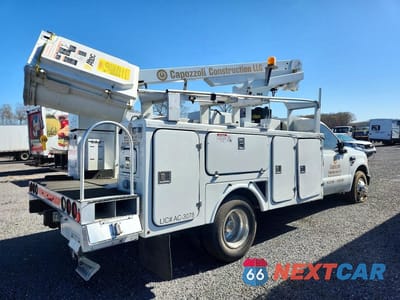 Trzecie zdjęcie samochodu z tyłu: 2008 FORD F350 SUPER DUTY BUCKET TRUCK VIN:1FDWF36598EE43710 - miniatura