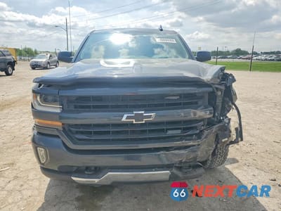 Piąte zdjęcie samochodu w środku: 2018 CHEVROLET SILVERADO K1500 LT VIN:3GCUKREC4JG233329 - miniatura