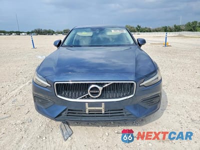 Piąte zdjęcie samochodu w środku: 2020 VOLVO S60 T5 MOMENTUM VIN:7JR102FKXLG045775 - miniatura