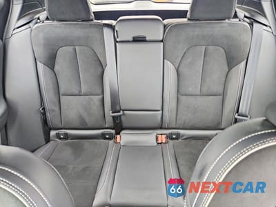 Zdjęcie 10 z 12 samochodu: 2021 VOLVO XC40 T5 R-DESIGN VIN:YV4162UM6M2468172 - miniatura