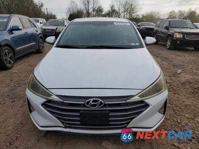 Piąte zdjęcie samochodu w środku: 2019 HYUNDAI ELANTRA SE VIN:5NPD74LF0KH400456 - miniatura