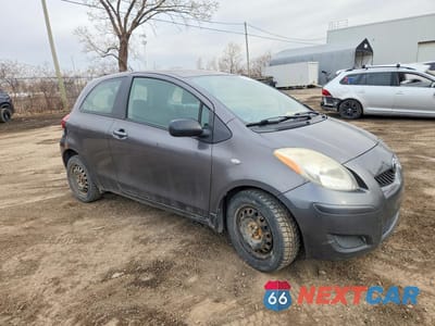 Czwarte zdjęcie samochodu z boku: 2011 TOYOTA YARIS BASE VIN:JTDJT4K33B5337603 - miniatura