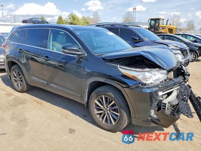 Czwarte zdjęcie samochodu z boku: 2019 TOYOTA HIGHLANDER XLE VIN:5TDJZRFH3KS567122 - miniatura