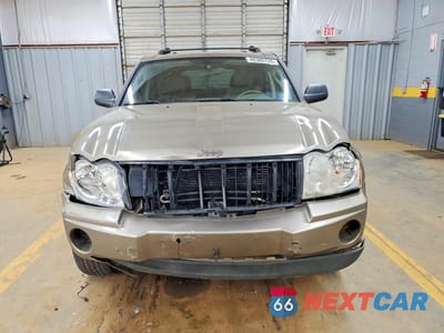 Piąte zdjęcie samochodu w środku: 2005 JEEP GRAND CHEROKEE LAREDO VIN:1J4GR48K15C680900 - miniatura