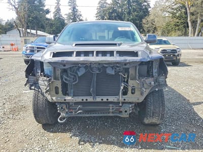 Piąte zdjęcie samochodu w środku: 2018 TOYOTA TUNDRA SR5 VIN:5TFUY5F19JX759083 - miniatura