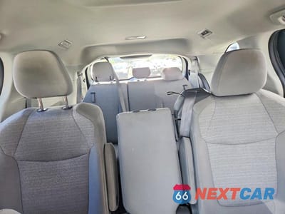 Zdjęcie 10 z 13 samochodu: 2022 TOYOTA SIENNA LE VIN:5TDKRKEC5NS094619 - miniatura