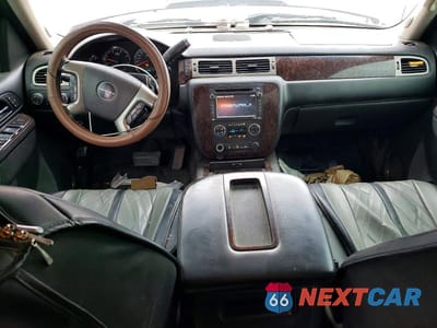 Zdjęcie 8 z 13 samochodu: 2013 GMC SIERRA K3500 DENALI VIN:1GT426C89DF168352 - miniatura