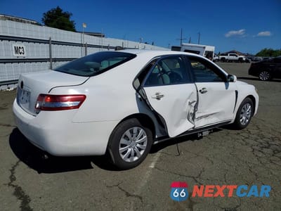 Trzecie zdjęcie samochodu z tyłu: 2010 TOYOTA CAMRY LE VIN:4T1BF3EK6AU560954 - miniatura