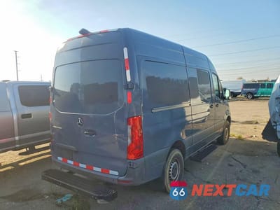 Trzecie zdjęcie samochodu z tyłu: 2019 MERCEDES BENZ SPRINTER 2500 DELIVERY VAN VIN:WD4PF0CD7KP039843 - miniatura
