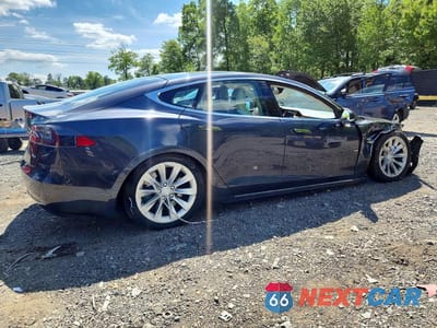 Trzecie zdjęcie samochodu z tyłu: 2018 TESLA MODEL S VIN:5YJSA1E26JF286333 - miniatura
