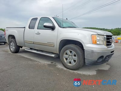 Czwarte zdjęcie samochodu z boku: 2010 GMC SIERRA K1500 SLE VIN:1GTSKVE34AZ209483 - miniatura