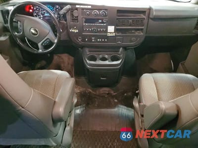 Zdjęcie 8 z 12 samochodu: 2020 CHEVROLET EXPRESS 2500 CARGO DELIVERY VAN VIN:1GCWGAFP6L1266220 - miniatura