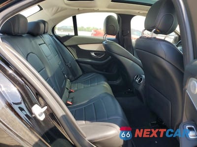 Zdjęcie 10 z 12 samochodu: 2016 MERCEDES-BENZ C 300 4MATIC VIN:55SWF4KB4GU143770 - miniatura