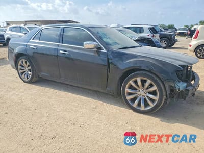 Czwarte zdjęcie samochodu z boku: 2018 CHRYSLER 300 LIMITED VIN:2C3CCAEG6JH319842 - miniatura