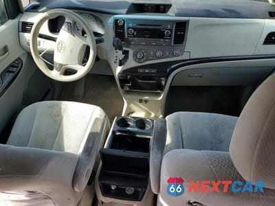 Zdjęcie 8 z 12 samochodu: 2011 TOYOTA SIENNA LE VIN:5TDKK3DC2BS043652 - miniatura