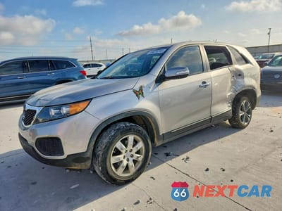 2012 KIA SORENTO LX 5XYKT3A18CG303230 - główne zdjęcie licytacji z USA - miniatura