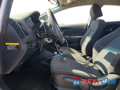 Zdjęcie 7 z 11 samochodu: 2016 KIA RIO LX VIN:KNADM4A36G6640322 - miniatura