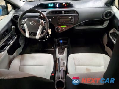 Zdjęcie 8 z 12 samochodu: 2013 TOYOTA PRIUS C ONE VIN:JTDKDTB36D1050939 - miniatura