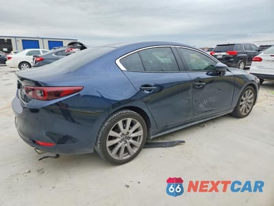 Trzecie zdjęcie samochodu z tyłu: 2023 MAZDA 3 SELECT VIN:3MZBPABM2PM381705 - miniatura