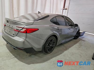 Trzecie zdjęcie samochodu z tyłu: 2025 TOYOTA CAMRY SE VIN:4T1DAACK4SU605731 - miniatura