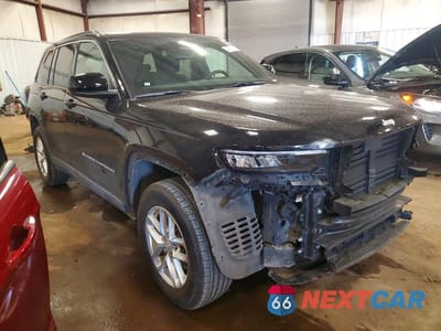 Czwarte zdjęcie samochodu z boku: 2024 JEEP GRAND CHEROKEE LAREDO VIN:1C4RJHAG5RC164175 - miniatura