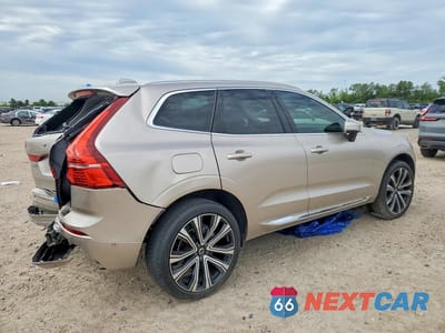 Trzecie zdjęcie samochodu z tyłu: 2023 VOLVO XC60 ULTIMATE VIN:YV4L12RA7P1319270 - miniatura