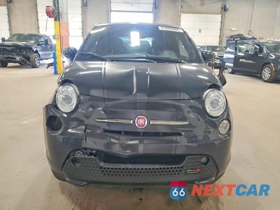Piąte zdjęcie samochodu w środku: 2018 FIAT 500 ELECTRIC VIN:3C3CFFGE3JT377415 - miniatura