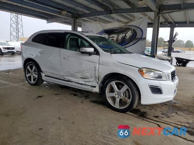 Czwarte zdjęcie samochodu z boku: 2012 VOLVO XC60 T6 VIN:YV4902DZ2C2334290 - miniatura