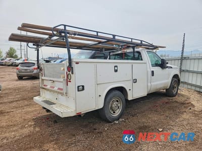 Trzecie zdjęcie samochodu z tyłu: 2016 FORD F250 SUPER DUTY UTILITY / SERVICE TRUCK VIN:1FTBF2A65GEA72508 - miniatura