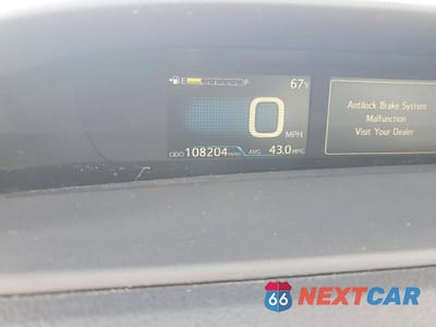 Zdjęcie 9 z 12 samochodu: 2017 TOYOTA PRIUS THREE VIN:JTDKARFU4H3536125 - miniatura
