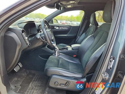 Zdjęcie 7 z 14 samochodu: 2019 VOLVO XC40 T5 R-DESIGN VIN:YV4162UM9K2117222 - miniatura