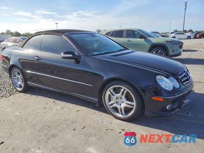 Czwarte zdjęcie samochodu z boku: 2008 MERCEDES-BENZ CLK 550 VIN:WDBTK72F28T090701 - miniatura