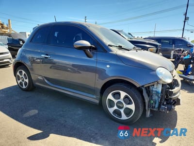 Czwarte zdjęcie samochodu z boku: 2015 FIAT 500 ELECTRIC VIN:3C3CFFGE1FT623188 - miniatura