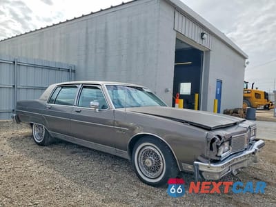 Czwarte zdjęcie samochodu z boku: 1984 OLDSMOBILE 98 REGENCY BROUGHAM VIN:1G3AH69Y3EM760125 - miniatura