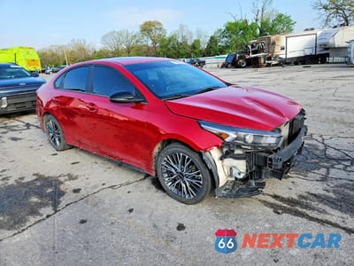 Czwarte zdjęcie samochodu z boku: 2024 KIA FORTE GT LINE VIN:3KPF54AD3RE751523 - miniatura