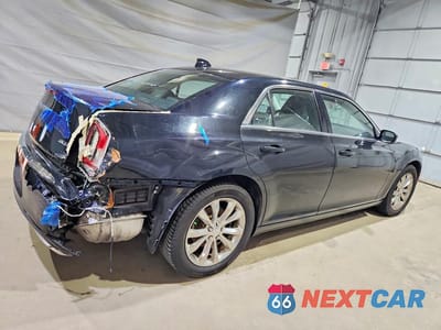 Trzecie zdjęcie samochodu z tyłu: 2018 CHRYSLER 300 TOURING VIN:2C3CCARG5JH317154 - miniatura