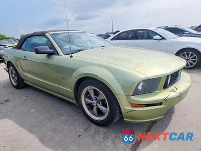 Czwarte zdjęcie samochodu z boku: 2005 FORD MUSTANG GT VIN:1ZVFT85H555211569 - miniatura