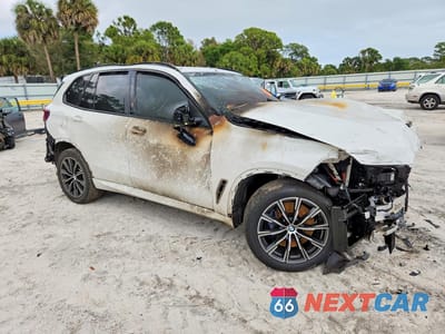 Czwarte zdjęcie samochodu z boku: 2022 BMW X5 M50I VIN:5UXJU4C09N9M12771 - miniatura