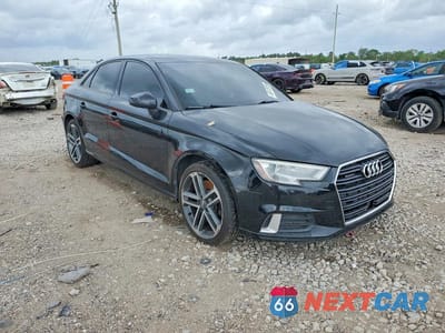 Czwarte zdjęcie samochodu z boku: 2019 AUDI A3 PREMIUM VIN:WAUBEGFF9K1016576 - miniatura