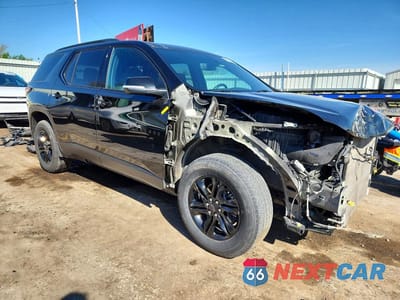 Czwarte zdjęcie samochodu z boku: 2023 CHEVROLET TRAVERSE LT VIN:1GNERGKWXPJ175602 - miniatura