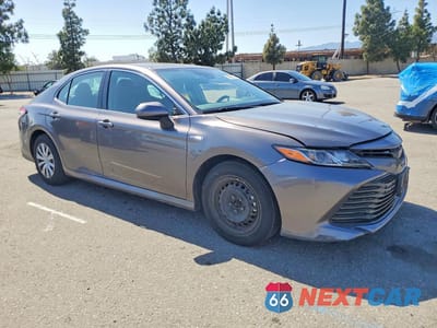 Czwarte zdjęcie samochodu z boku: 2020 TOYOTA CAMRY LE VIN:4T1C31AK5LU525171 - miniatura
